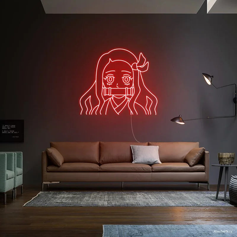 Červený svítící anime neon, výrazný designový doplněk do interiéru.