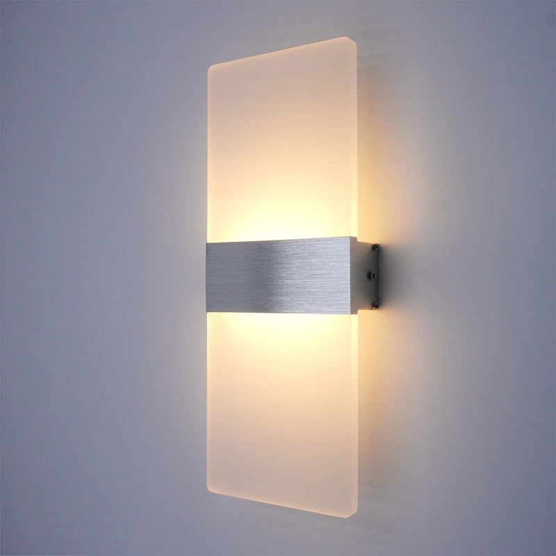 Nástěnné LED svítidlo – LumoGlow Stříbrná