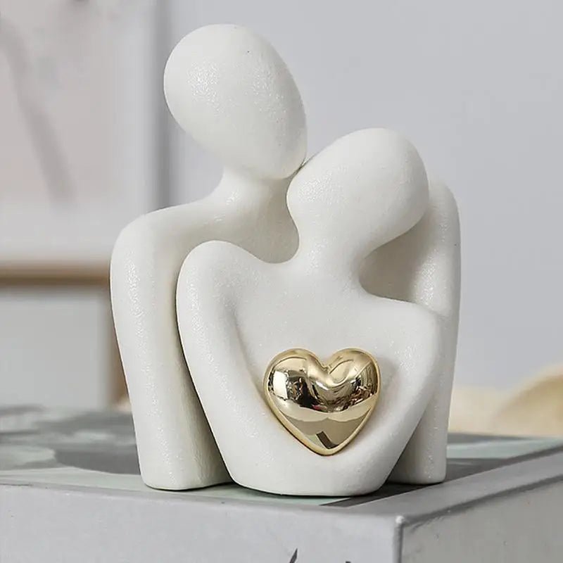 Keramická soška zamilovaného páru – romantická dekorace Bílá
