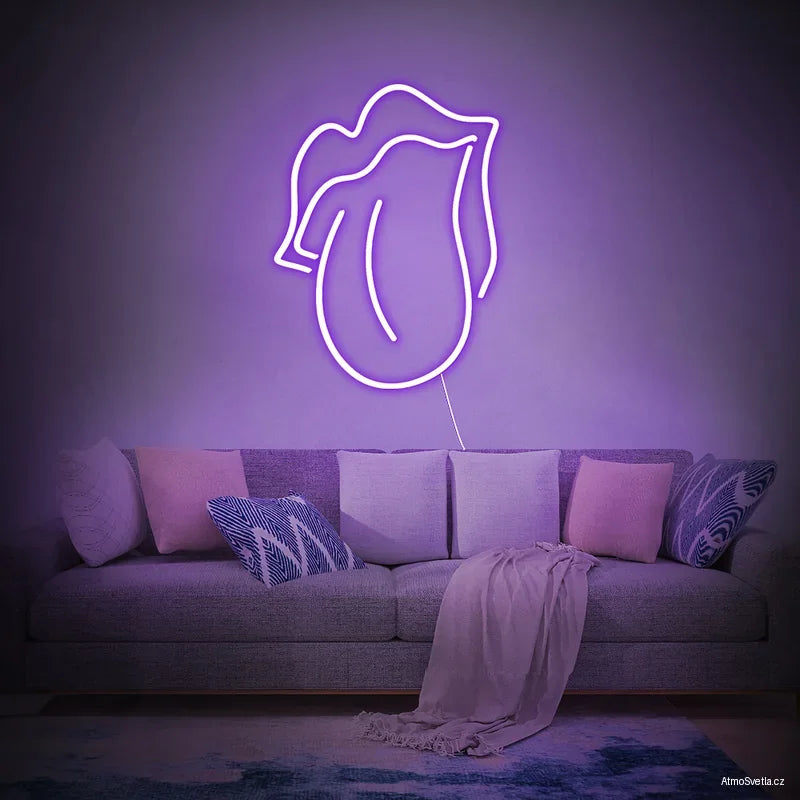 Fialový neonový nápis ústa, ideální svítící dekorace pro party a eventy.
