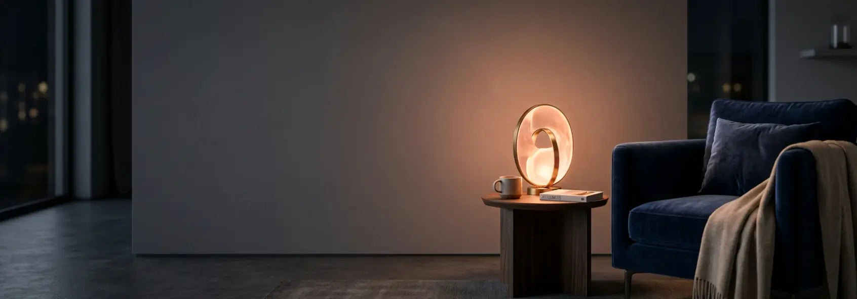 Kreativní interiérové osvětlení a designové neonové dekorace v moderním obývacím pokoji.