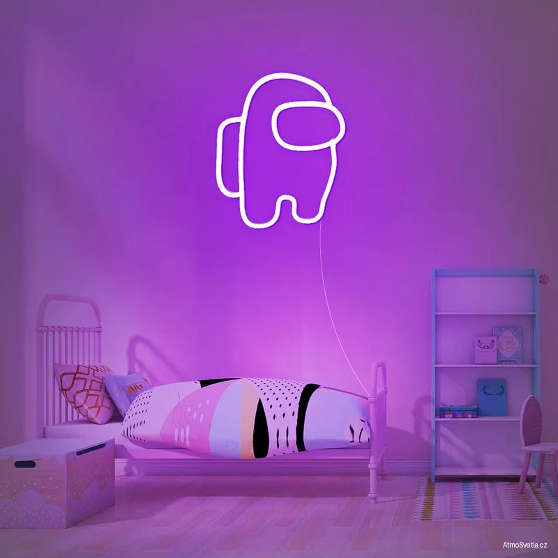 Fialový neonový Among Us, stylové LED art pro milovníky her.