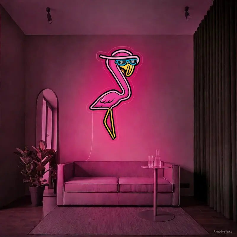 Růžový neonový plameňák z UV tiskem v brýlích, ikonická dekorace pro bary a party.