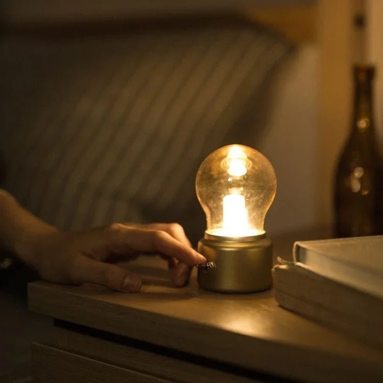 Noční LED lampička - Retro Bulb