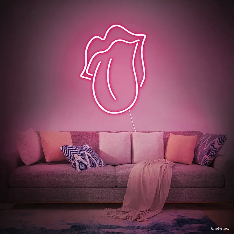 Růžový neonový nápis ústa s jazykem, pop-art dekorace pro dívčí pokoj.