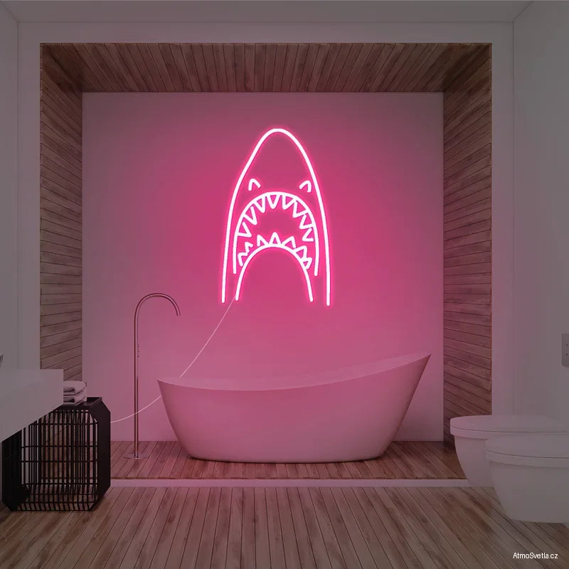 Výrazný růžový neon žralok nad vanou, ideální pro moderní a hravý design.