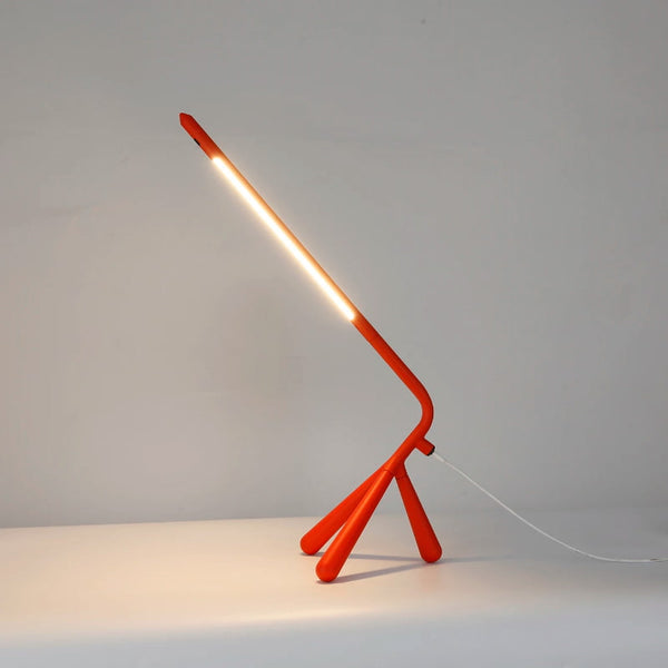 Oranžová designová stolní lampa Tripod s teplým světlem