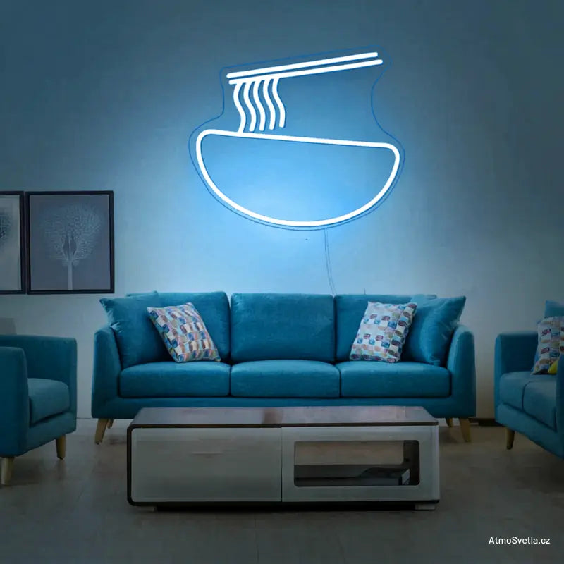 Světle modrý neonový nápis Ramen bowl, náladové osvětlení pro restaurace.